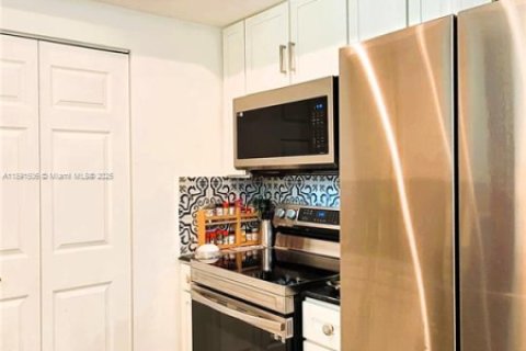 Copropriété à vendre à Miami, Floride: 2 chambres, 91.42 m2 № 1950787 - photo 11