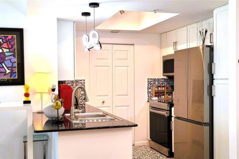 Copropriété à vendre à Miami, Floride: 2 chambres, 91.42 m2 № 1950787 - photo 8