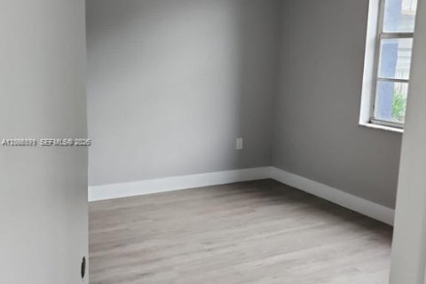 Condo in Hialeah Gardens, Florida, 2 bedrooms  № 2365238 - photo 8