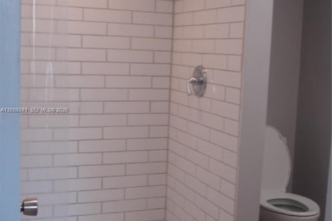 Condo in Hialeah Gardens, Florida, 2 bedrooms  № 2365238 - photo 11