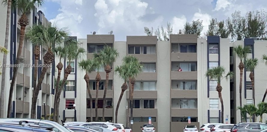 Condo in Hialeah Gardens, Florida, 2 bedrooms  № 2365238