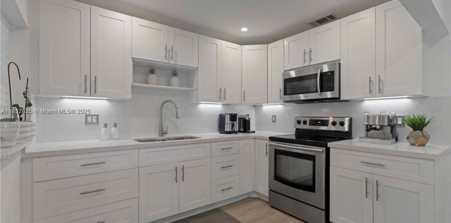 House in Hollywood, Florida 3 bedrooms, 170.01 sq.m. № 1882139