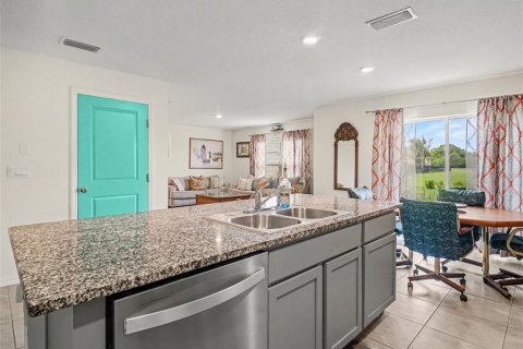 House in Palmetto, Florida 4 bedrooms, 226.22 sq.m. № 2142308 - photo 8