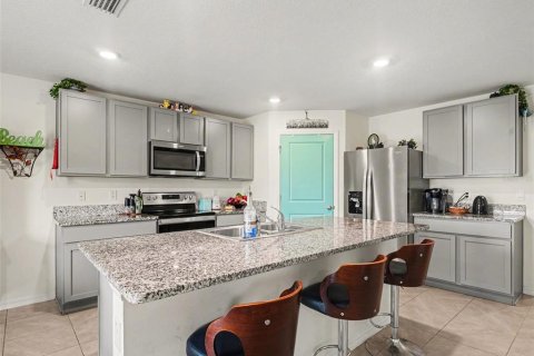 House in Palmetto, Florida 4 bedrooms, 226.22 sq.m. № 2142308 - photo 2