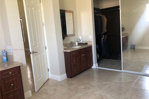 Villa ou maison à louer à Homestead, Floride: 4 chambres, 238.94 m2 № 2169750 - photo 15