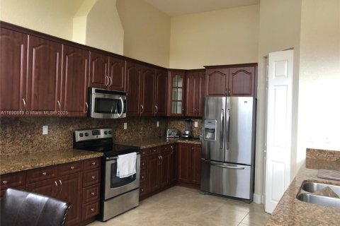Villa ou maison à louer à Homestead, Floride: 4 chambres, 238.94 m2 № 2169750 - photo 7