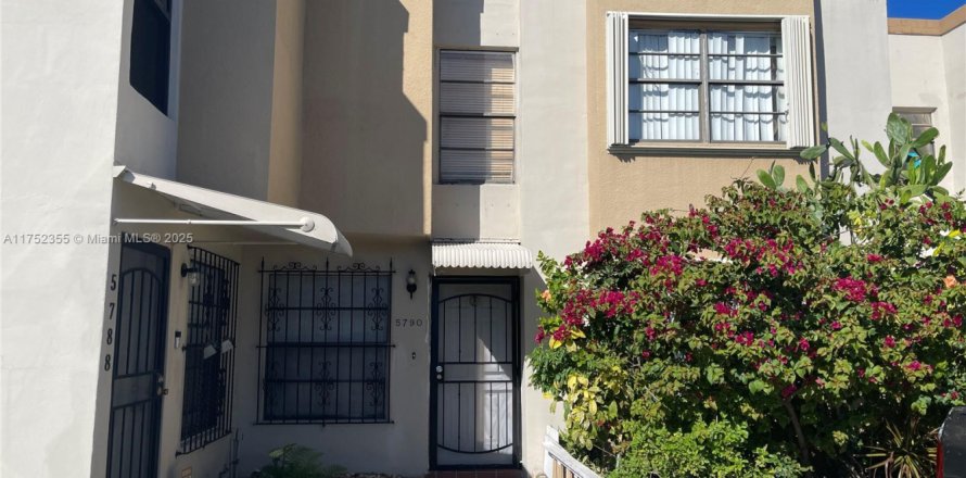 Condo in Hialeah, Florida, 3 bedrooms № 1706517