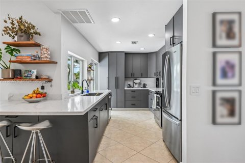 House in Weston, Florida 4 bedrooms, 192.4 sq.m. № 2268233 - photo 19