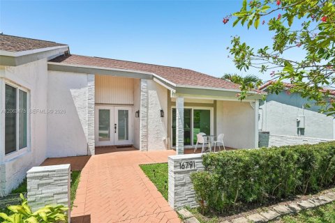 House in Weston, Florida 4 bedrooms, 192.4 sq.m. № 2268233 - photo 3