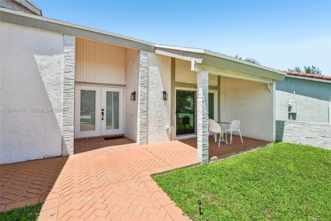House in Weston, Florida 4 bedrooms, 192.4 sq.m. № 2268233 - photo 4