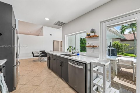 House in Weston, Florida 4 bedrooms, 192.4 sq.m. № 2268233 - photo 20
