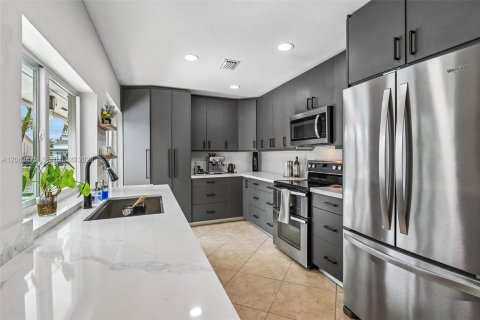 House in Weston, Florida 4 bedrooms, 192.4 sq.m. № 2268233 - photo 18