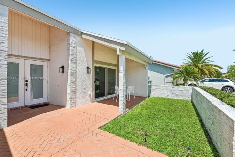 House in Weston, Florida 4 bedrooms, 192.4 sq.m. № 2268233 - photo 5