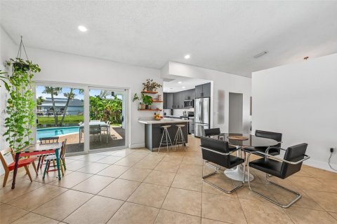 House in Weston, Florida 4 bedrooms, 192.4 sq.m. № 2268233 - photo 16
