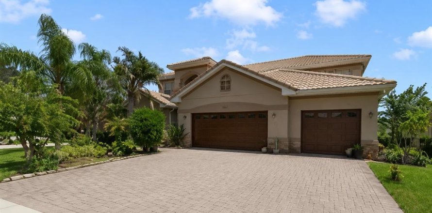 House in Kissimmee, Florida 4 bedrooms, 333.61 sq.m. № 2225976