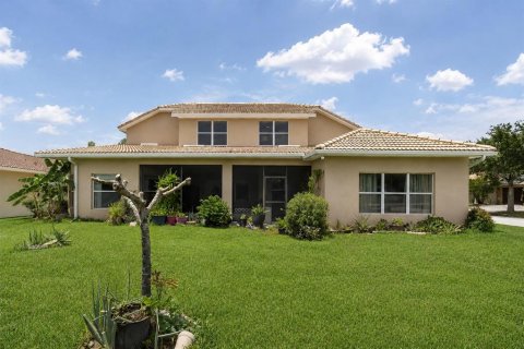 House in Kissimmee, Florida 4 bedrooms, 333.61 sq.m. № 2225976 - photo 24