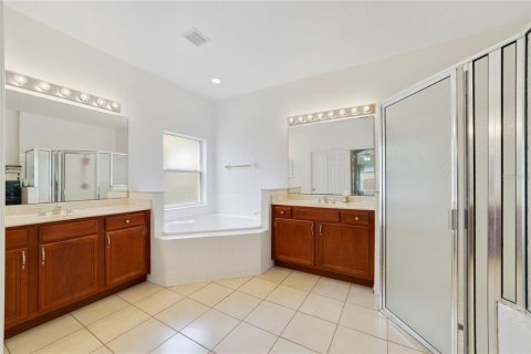 House in Kissimmee, Florida 4 bedrooms, 333.61 sq.m. № 2225976 - photo 15