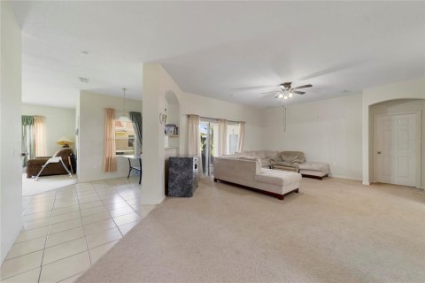 House in Kissimmee, Florida 4 bedrooms, 333.61 sq.m. № 2225976 - photo 7