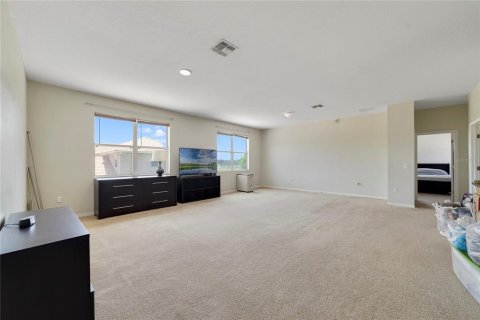 House in Kissimmee, Florida 4 bedrooms, 333.61 sq.m. № 2225976 - photo 4