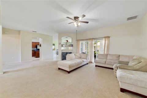 House in Kissimmee, Florida 4 bedrooms, 333.61 sq.m. № 2225976 - photo 5