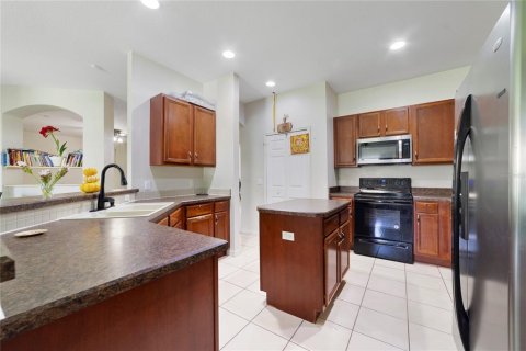 House in Kissimmee, Florida 4 bedrooms, 333.61 sq.m. № 2225976 - photo 9