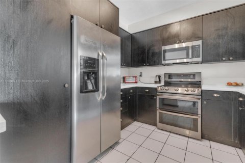 House in Miami Gardens, Florida 3 bedrooms, 164.9 sq.m. № 1696494 - photo 5