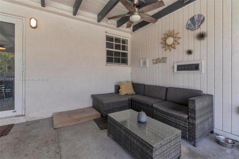 House in Miami Gardens, Florida 3 bedrooms, 164.9 sq.m. № 1696494 - photo 30