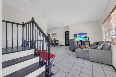 House in Miami Gardens, Florida 3 bedrooms, 164.9 sq.m. № 1696494 - photo 14