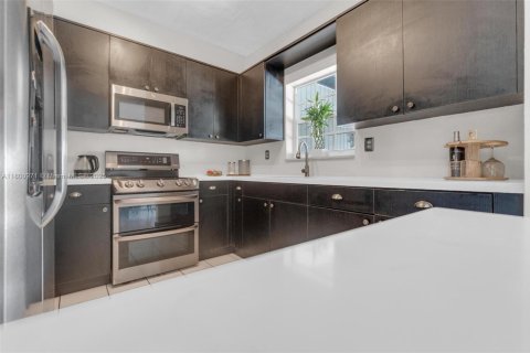 House in Miami Gardens, Florida 3 bedrooms, 164.9 sq.m. № 1696494 - photo 6