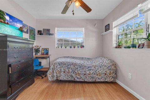 House in Miami Gardens, Florida 3 bedrooms, 164.9 sq.m. № 1696494 - photo 15