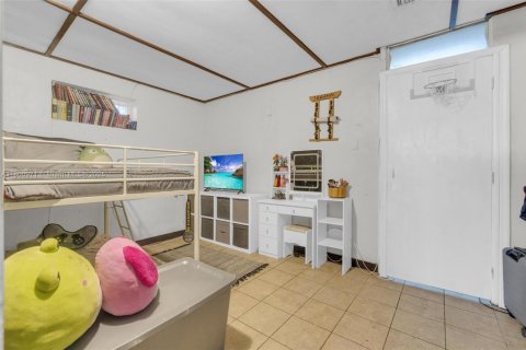 House in Miami Gardens, Florida 3 bedrooms, 164.9 sq.m. № 1696494 - photo 23