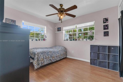 House in Miami Gardens, Florida 3 bedrooms, 164.9 sq.m. № 1696494 - photo 16