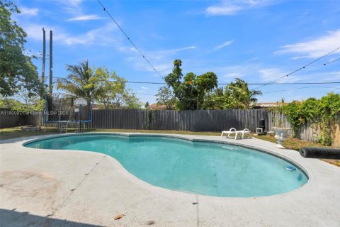 House in Miami Gardens, Florida 3 bedrooms, 164.9 sq.m. № 1696494 - photo 27