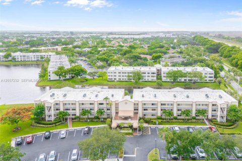 Copropriété à vendre à Tamarac, Floride: 2 chambres, 106.09 m2 № 2168704 - photo 3