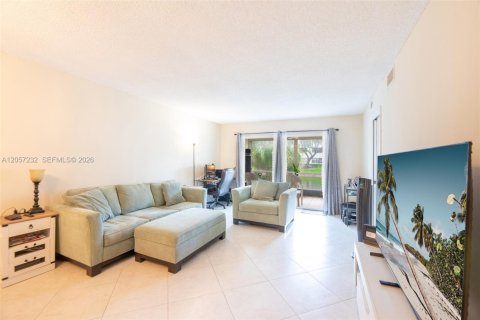 Copropriété à vendre à Tamarac, Floride: 2 chambres, 106.09 m2 № 2168704 - photo 9
