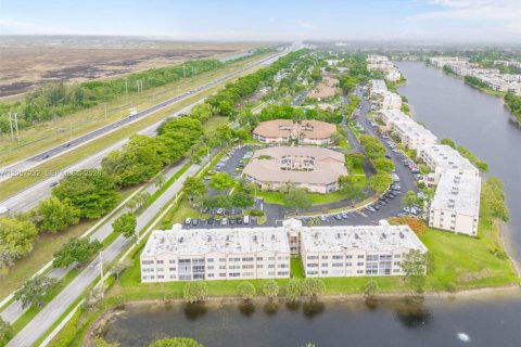 Copropriété à vendre à Tamarac, Floride: 2 chambres, 106.09 m2 № 2168704 - photo 5
