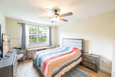 Copropriété à vendre à Tamarac, Floride: 2 chambres, 106.09 m2 № 2168704 - photo 24
