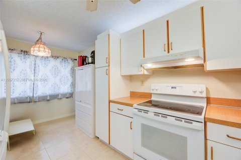 Copropriété à vendre à Tamarac, Floride: 2 chambres, 106.09 m2 № 2168704 - photo 17