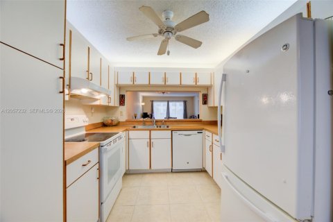 Copropriété à vendre à Tamarac, Floride: 2 chambres, 106.09 m2 № 2168704 - photo 15