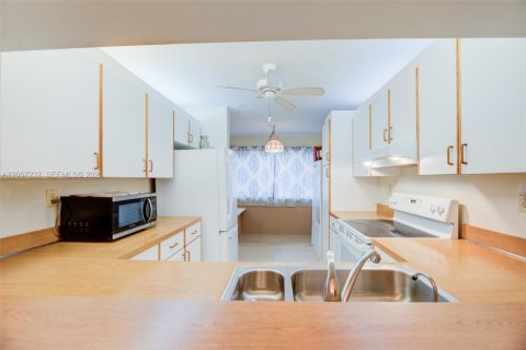 Copropriété à vendre à Tamarac, Floride: 2 chambres, 106.09 m2 № 2168704 - photo 18