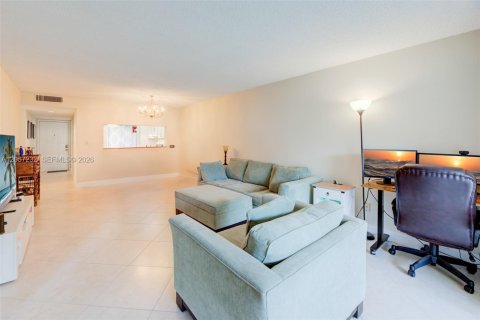 Copropriété à vendre à Tamarac, Floride: 2 chambres, 106.09 m2 № 2168704 - photo 13