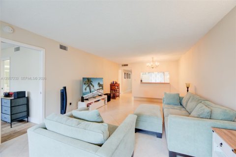 Copropriété à vendre à Tamarac, Floride: 2 chambres, 106.09 m2 № 2168704 - photo 14