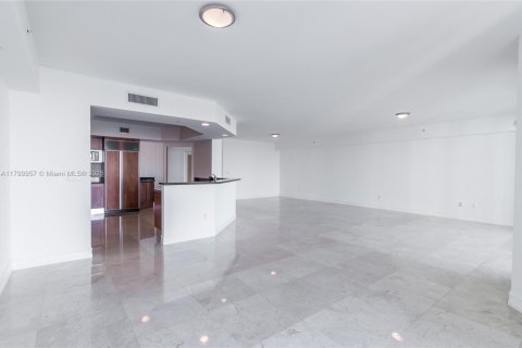 House in Aventura, Florida 3 bedrooms, 285.12 sq.m. № 1684246 - photo 3