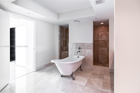 House in Aventura, Florida 3 bedrooms, 285.12 sq.m. № 1684246 - photo 9
