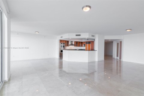 House in Aventura, Florida 3 bedrooms, 285.12 sq.m. № 1684246 - photo 4