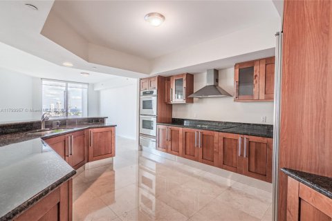 House in Aventura, Florida 3 bedrooms, 285.12 sq.m. № 1684246 - photo 5