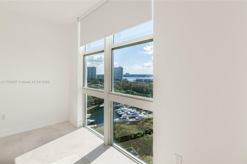 House in Aventura, Florida 3 bedrooms, 285.12 sq.m. № 1684246 - photo 14