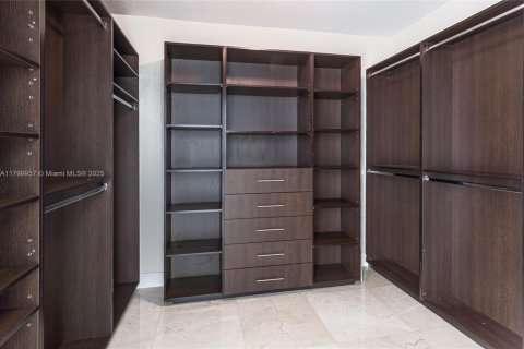 House in Aventura, Florida 3 bedrooms, 285.12 sq.m. № 1684246 - photo 10