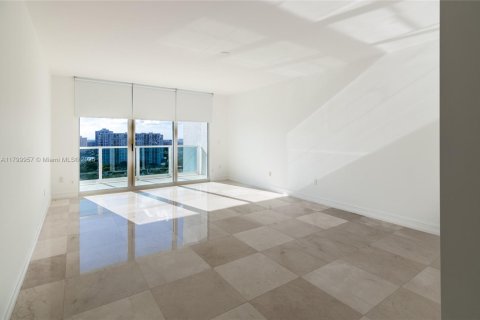 House in Aventura, Florida 3 bedrooms, 285.12 sq.m. № 1684246 - photo 7