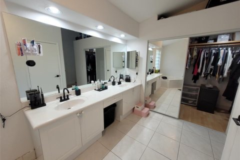 House in Lake Worth, Florida 3 bedrooms, 171.78 sq.m. № 2247920 - photo 18